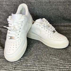 Nike Air Force 1 (size 7) triple white